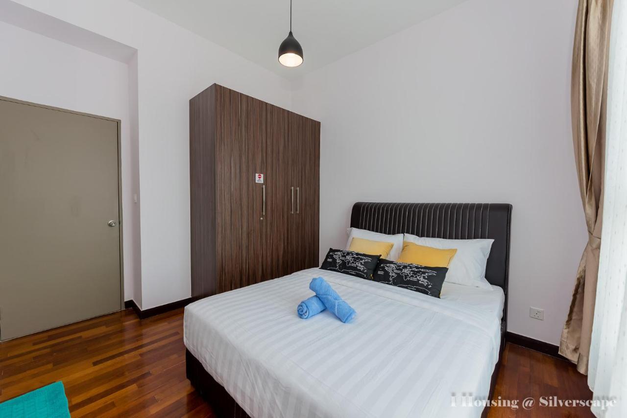 Silverscape Deluxe By I Housing Apartment