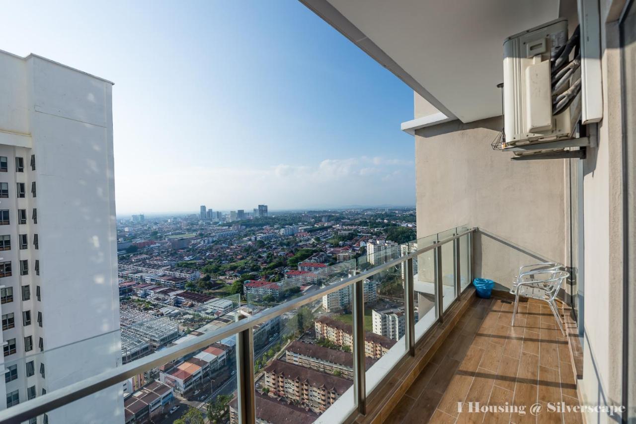 Silverscape Deluxe By I Housing Apartment