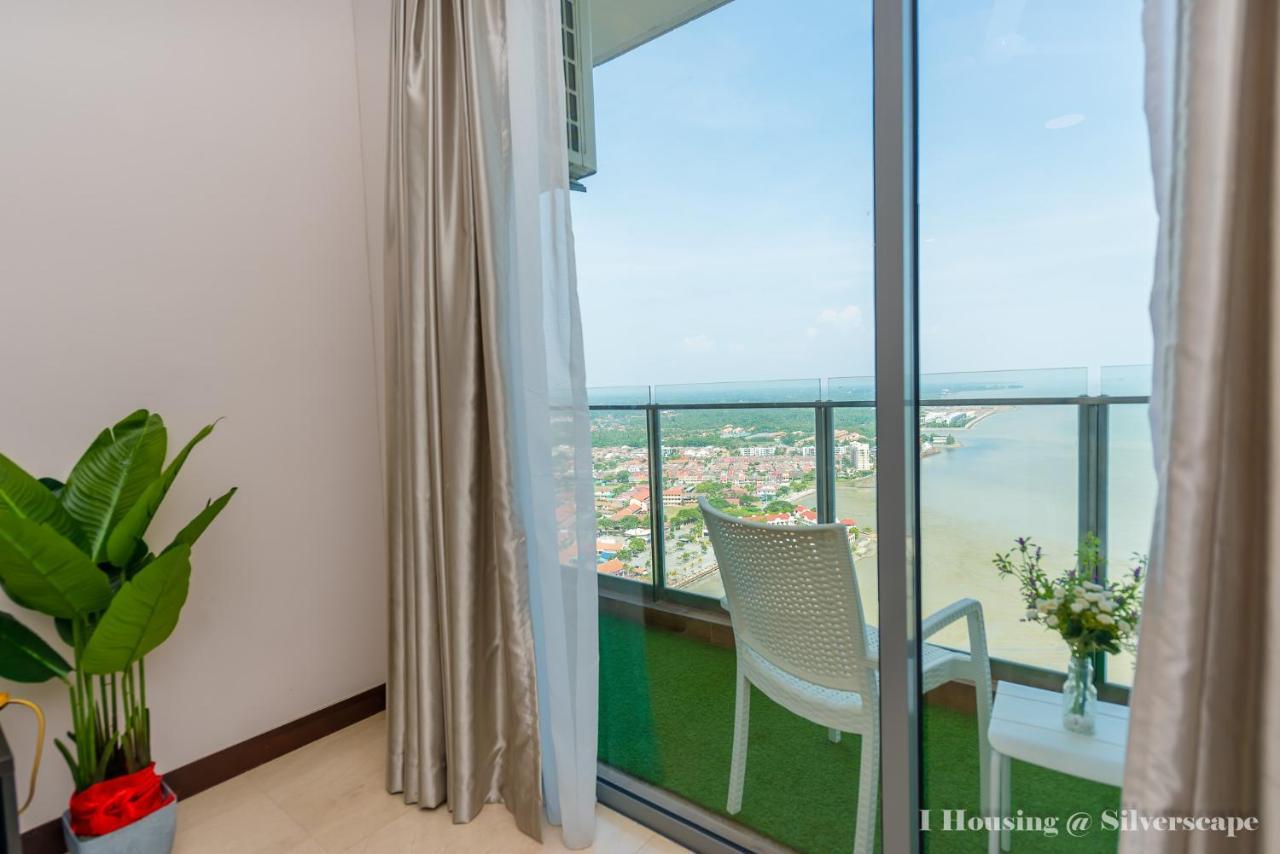 Silverscape Deluxe By I Housing Apartment