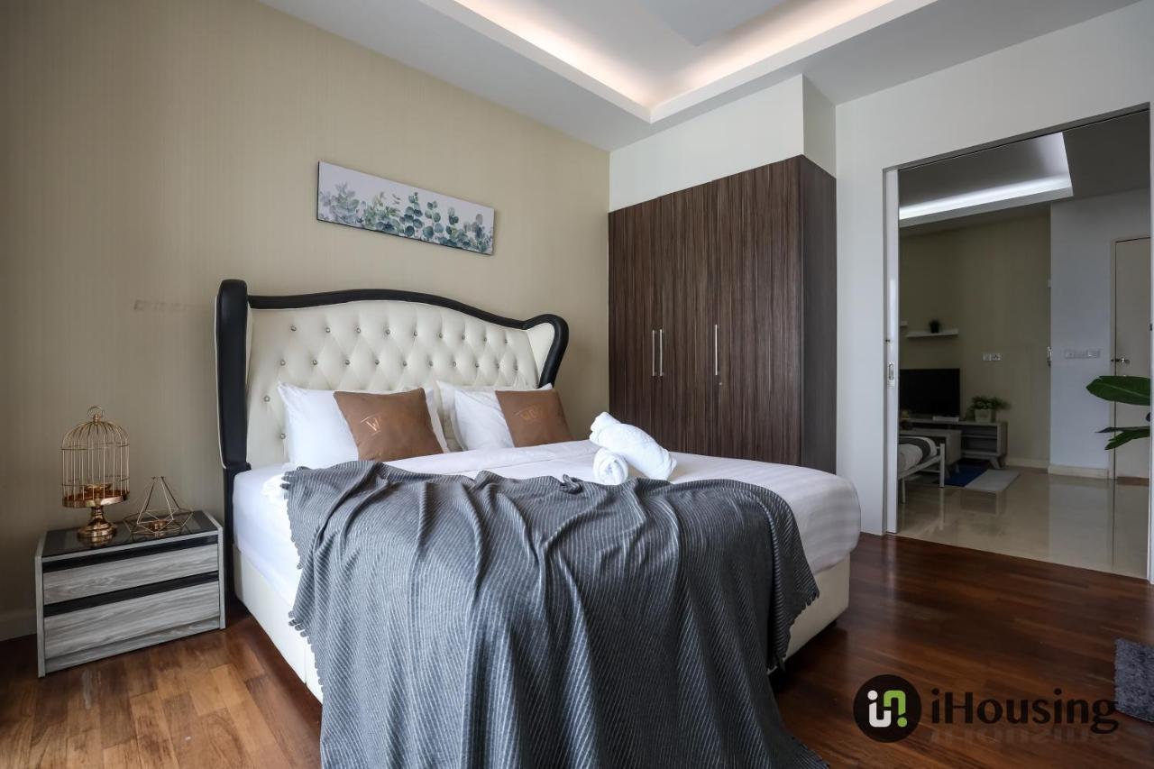 Silverscape Deluxe By I Housing Apartment