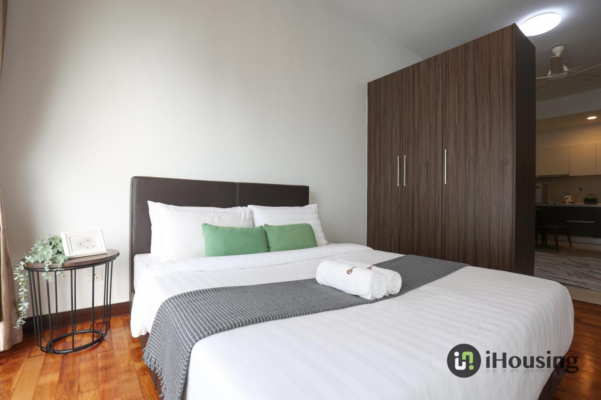 Silverscape Deluxe By I Housing Apartment